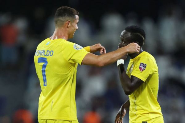  هم‌تیمی رونالدو در حال انجام مناسک حج  عکس