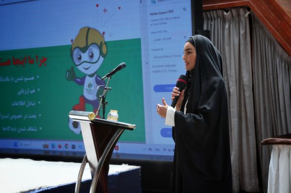  دهقانیان  نشان طلایی نشان‌دهنده مسیر پیشرفت است