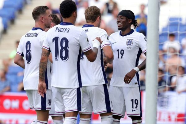 برد خفیف انگلیس مقابل تیم ته جدولی