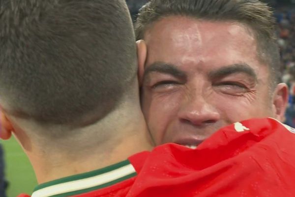 اشک شوق قهرمانی روی گونههای ابر ستاره فوتبال جهان