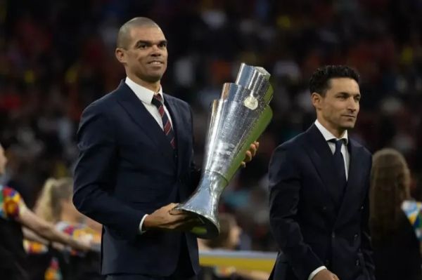 حرکت جالب دو بازیکن پرتغال برای دیدن په په عکس