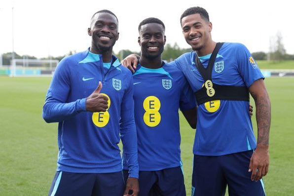 مدافع میلان، در آستانۀ جانشینی بازیکن سابق چلسی