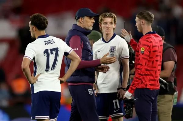 عصبانیت توخل و کاپیتان انگلیس از داور