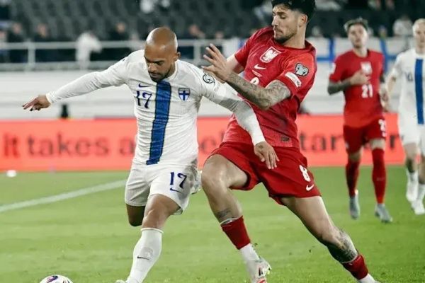  حمله قلبی یکی از هواداران در شب باخت لهستان مقابل فنلاند