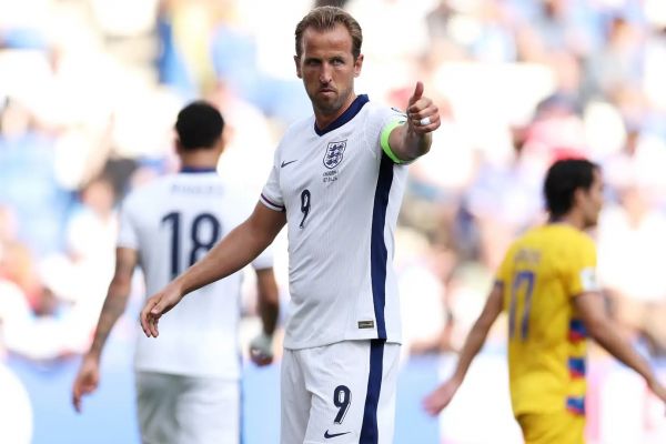 انتقاد شدید کارشناسان از کاپیتان انگلیس او یک مشکل است