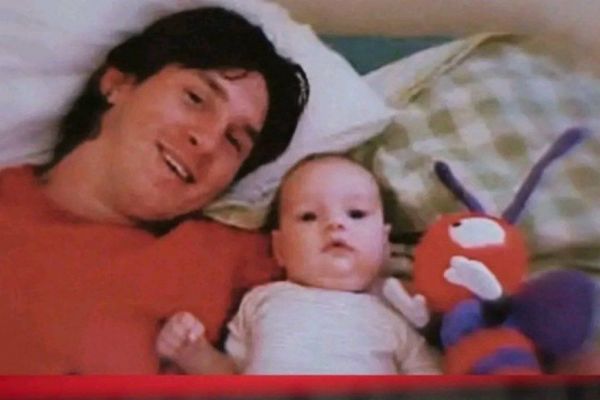 عکس جالبی از کودکی بازیکن بارسلونا کنار مسی