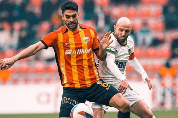 تماس دوباره مدیران استقلال با علی کریمی