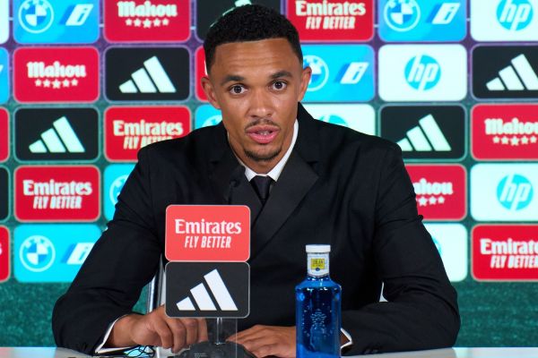 توضیح آرنولد درباره اسپانیایی صحبت کردنش در مراسم معارفه رئال مادرید