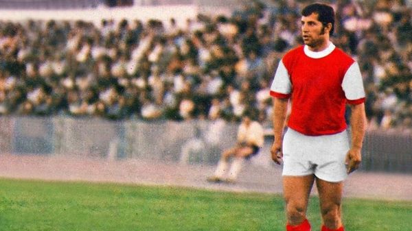 وقتی اسطوره قرمزها، پیراهن تیم تاج را پوشید عکس