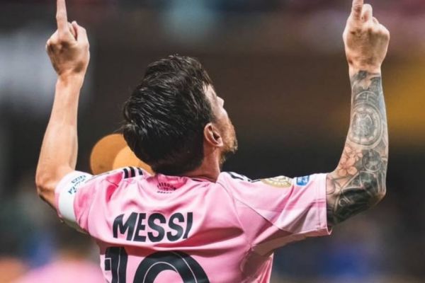  تمجید ماسکرانو از مسی  او بهترین بازیکن تاریخ فوتبال است