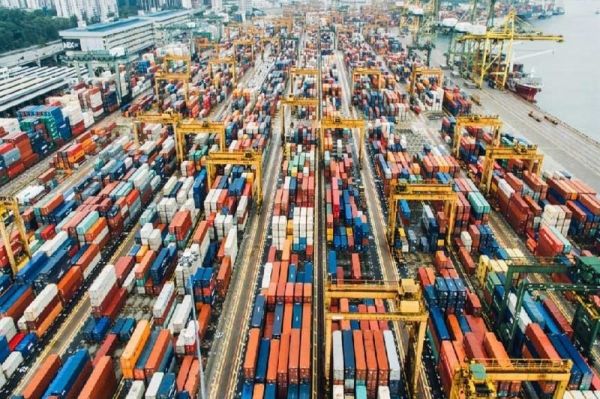 حساب واردکنندگان کالاهای اساسی پر پول شد