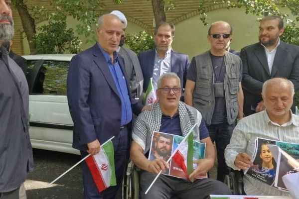 حضور تاج در تجمع مقابل دفتر مرکزی سازمان ملل در تهران