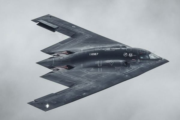 فاکس نیوز پرواز شش فروند بمبافکن B-۲ بهسمت پایگاه نظامی آمریکا در جزیره گوام