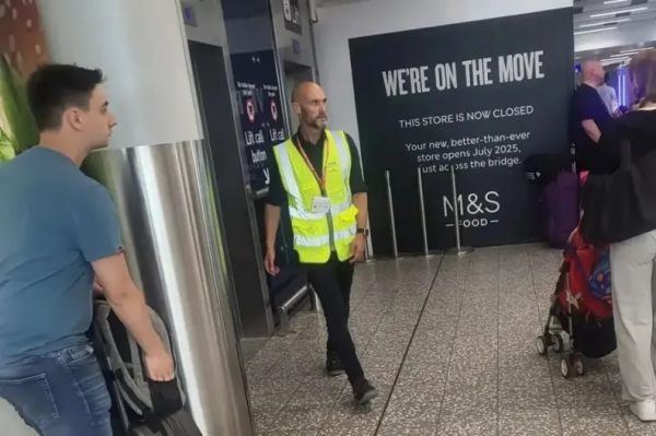  سرمربی سابق تیم انگلیسی کارمند فرودگاه شد