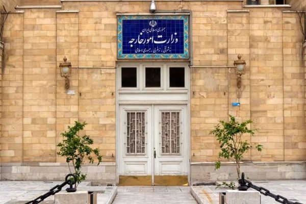 وزارت خارجه ایران حق خود میدانیم با تمام توان در برابر تجاوز نظامی آمریکا ایستادگی کنیم
