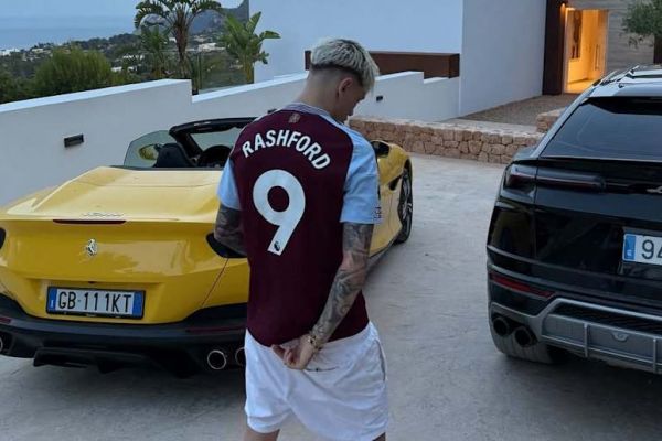  عکس جنجال برانگیز ستاره پرحاشیه منچستریونایتد در شبکه‌های اجتماعی