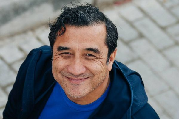 خداداد عزیزی پرچم وطن کفن ماست عکس