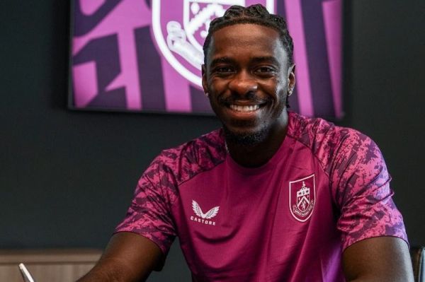  مدافع پیشین منچستریونایتد به برنلی پیوست