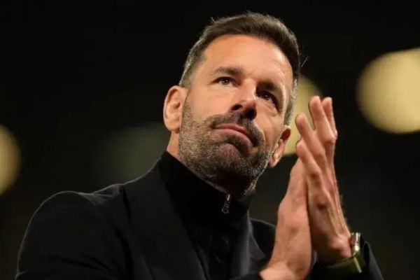  برکناری اسطوره هلندی از هدایت تیم انگلیسی