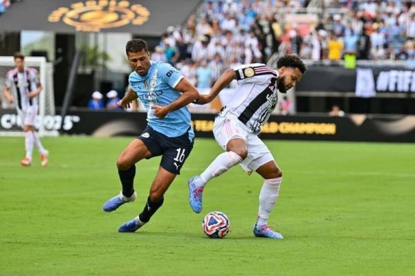  برنده توپ طلا آماده برای رویارویی با تیم عربستانی