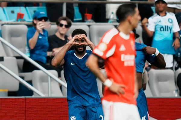  بازی چلسی - بنفیکا به‌خاطر شرایط جوی به تعویق افتاد