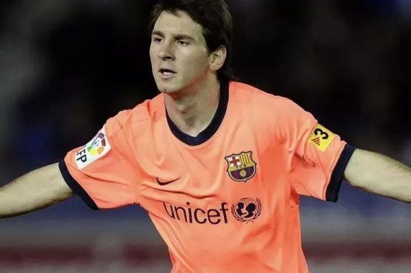 پیراهن سوم بارسلونا برای فصل جدید؛ بازگشت به سال 2009 عکس