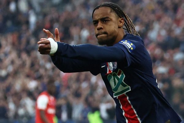 کمک مالی پاری سن ژرمن به باشگاه بحران زده لیون