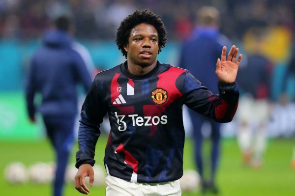  مدافع هلندی به منچستریونایتد بازمی‌گردد