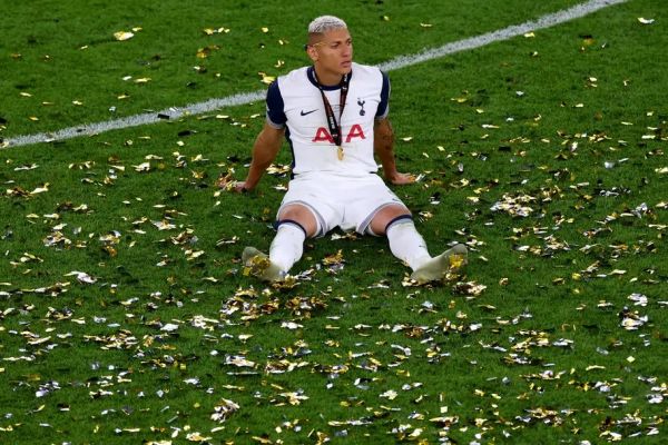 ستاره برزیلی تاتنهام در راه گالاتاسرای