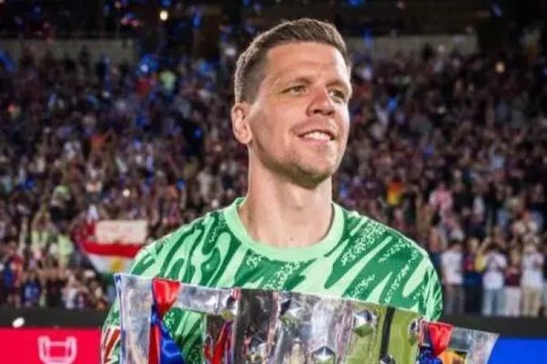 رسمی؛ دروازهبان بارسلونا بازیکن آزاد شد