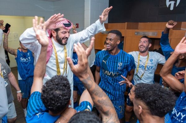  عکس؛ حرکات موزون رییس الهلال پس از پیروزی مقابل منچسترسیتی