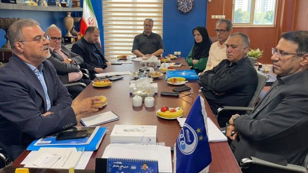  بازدید رییس هیئت مدیره گروه صنایع پتروشیمی خلیج‌فارس از باشگاه استقلال