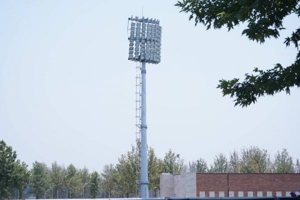  گزارش تصویری  نصب پروژکتورهای دکل‌های مرکز ملی