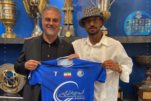 جر و بحث هواداران سرخابی ها؛ کلاه رامین سوژه شد