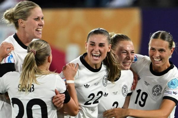 پر افتخارترین تیم یورو با برد شروع کرد