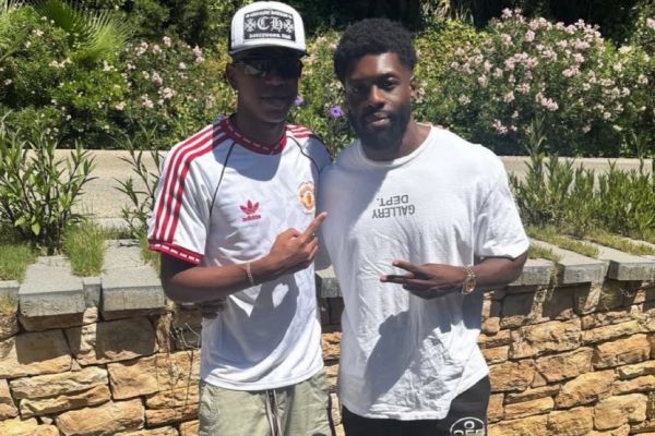 عکس؛ لامین یامال با پیراهن منچستریونایتد در تعطیلات