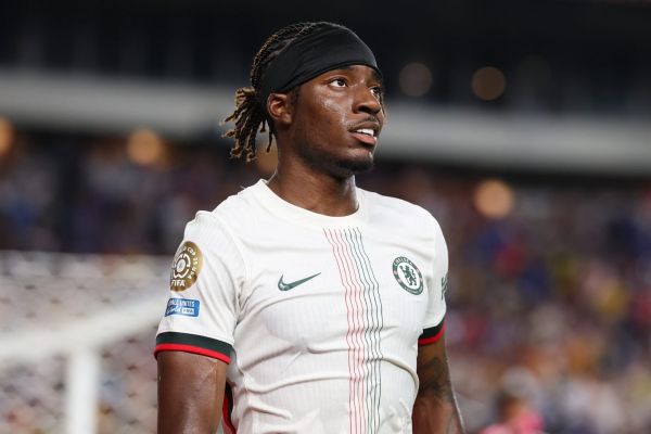 اختلاف ۱۰ میلیون پوندی چلسی و آرسنال برای انتقال وینگر ملیپوش انگلیسی