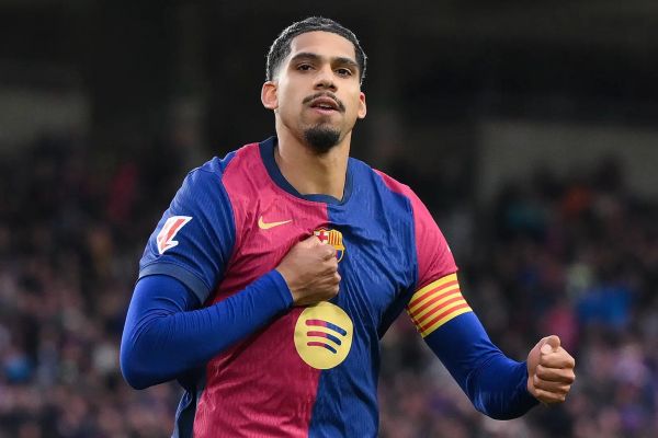 ستاره خط دفاعی بارسلونا در این تیم ماندنی شد