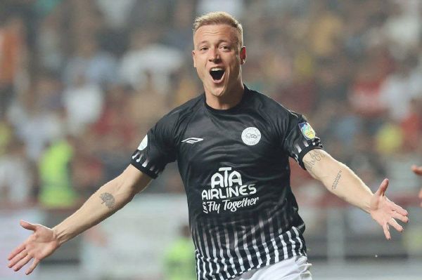  گلزن قهار تراکتور با ظاهر جدید در ترکیه  عکس