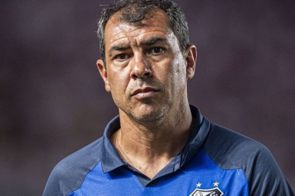 اتفاق عجیب در استقلال؛ جز تاجرنیا، همه موافق قرارداد با کاریله