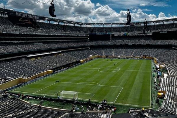 تاخیر ده دقیقهای در شروع بازی رئال مادرید و پاری سن ژرمن