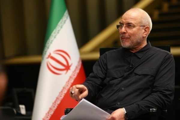 قالیباف رهبر انقلاب مثل سال ۵۹ در اتاق جنگ بودند