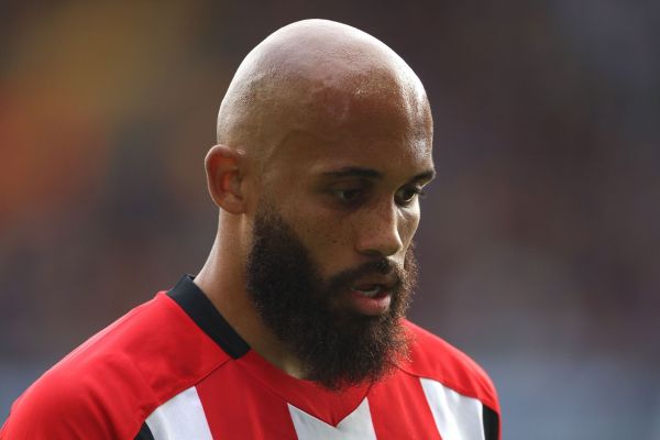 خسته شدن ستاره کامرونی از تاخیر ایجاد شده در روند انتقالش به منچستریونایتد