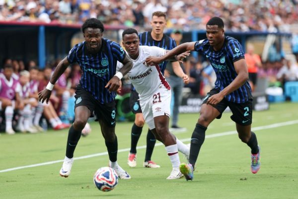 شوخی ستاره اینتر با کاپیتان تیمش؛ آرامش در رختکن نراتزوری