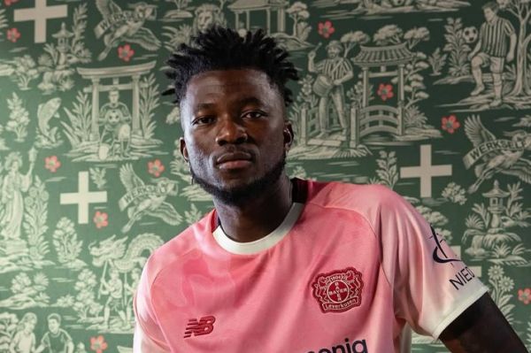  رونمایی رسمی کمپانی نیو بالانس از کیت دوم خاص بایر لورکوزن  عکس