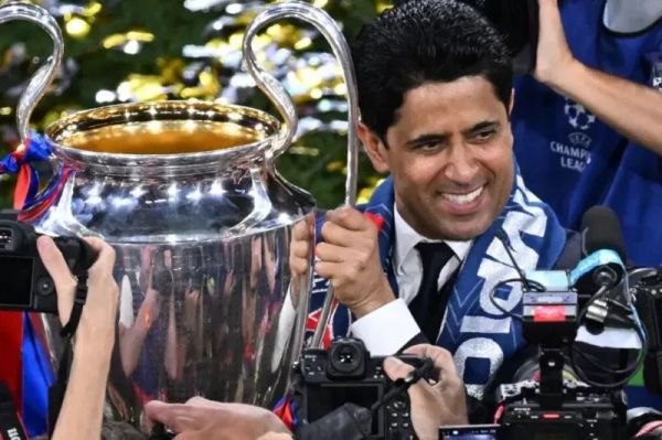  هدیه‌ای که ناصر الخلیفی به هوادار کوچک پاریسن ژرمن داد  عکس