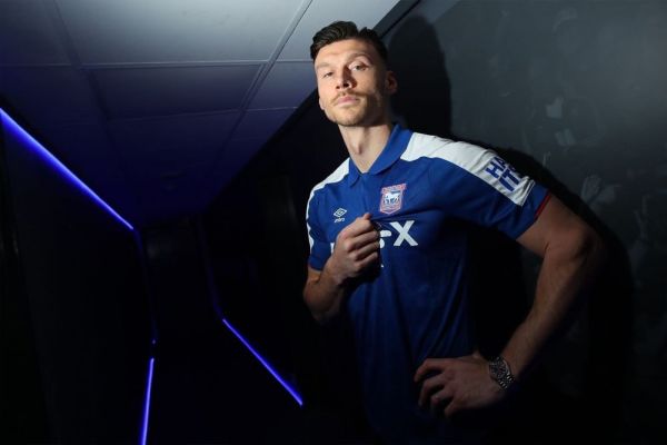  کیفر مور به استقلال نمی‌آید؛ مخالفت شدید خانواده بازیکن ولزی