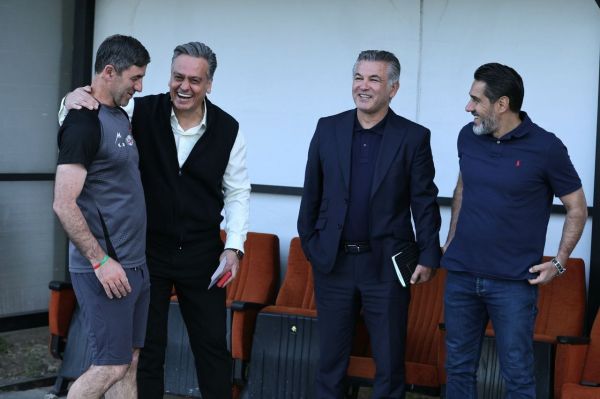 استعفای استیلی با چاشنی دلخوری؛ بدون اطلاع من 8 وینگر گرفتند