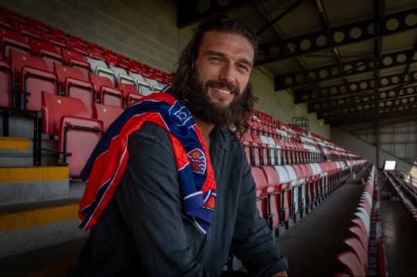  اندی کارول انتقال غیرمنتظره به ششمین سطح فوتبال انگلیس را قطعی کرد