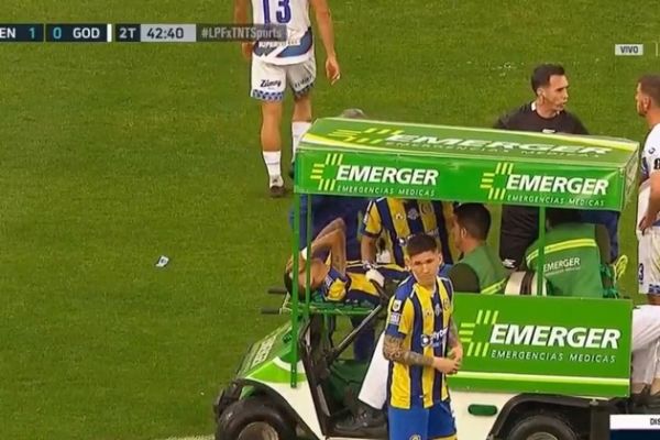  گلزنی و مصدومیت دی ماریا در اولین بازی برای روساریو  عکس